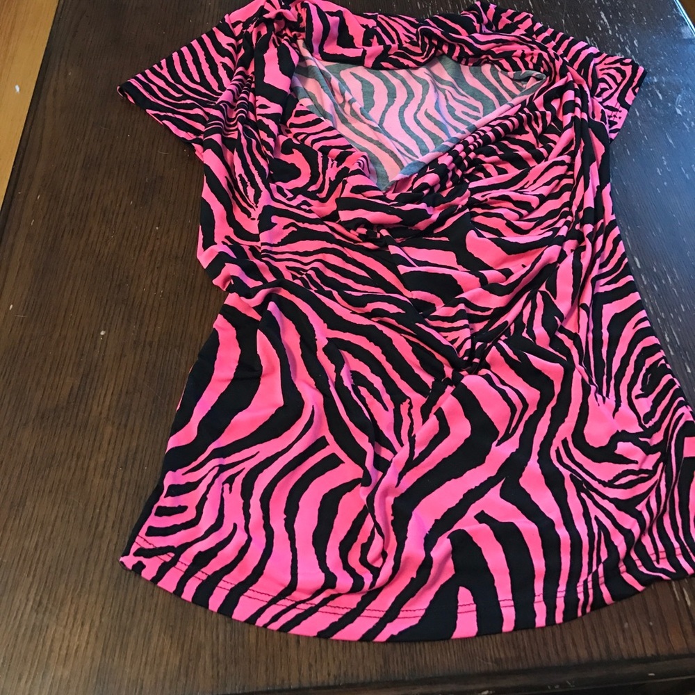 Pink zebra top NWOT 💎