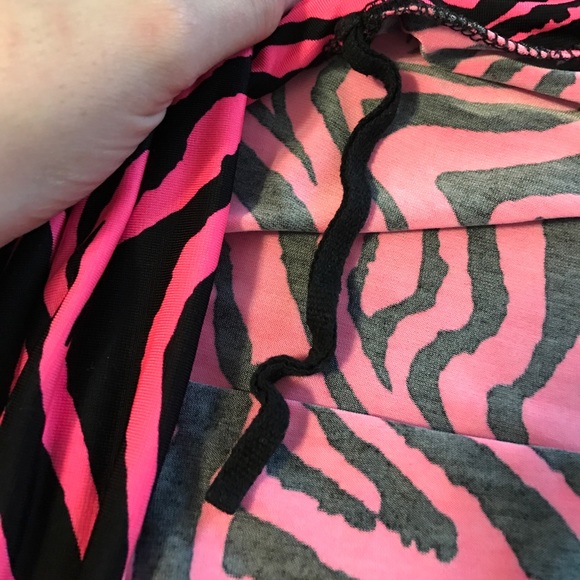 Pink zebra top NWOT 💎 - Picture 3 of 3