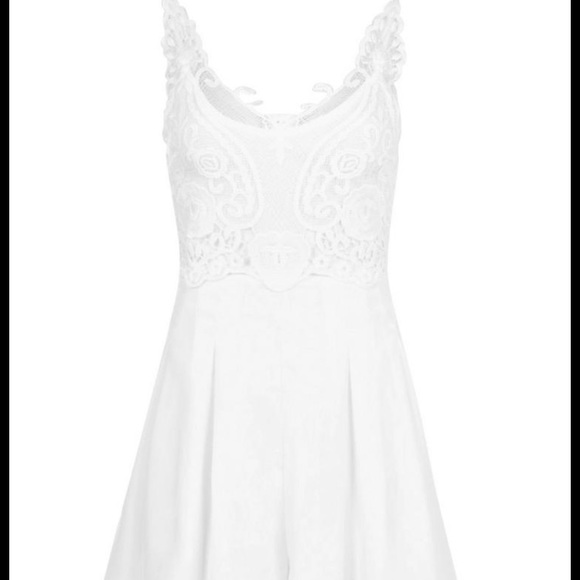 Crochet detail white romper - Picture 2 of 3