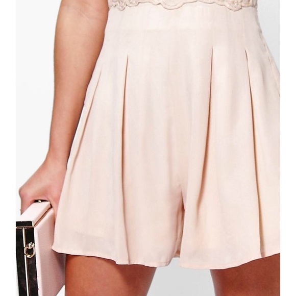 Crochet detail white romper - Picture 3 of 3