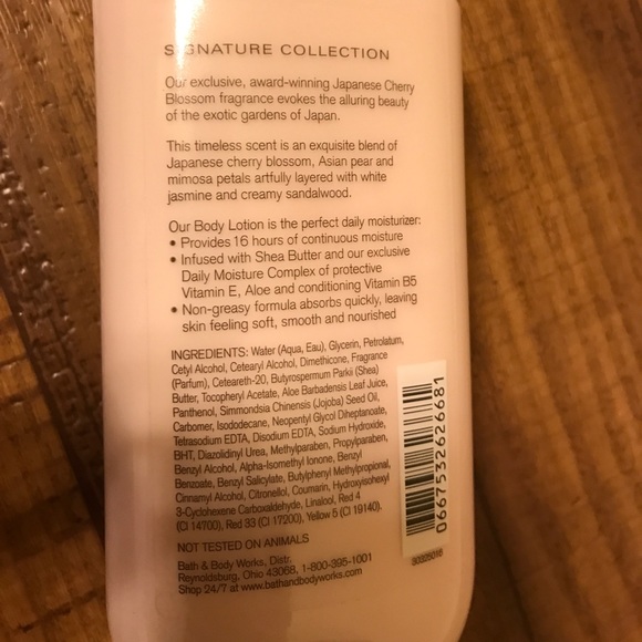 Bath & Body Works Japanese Cherry Blossom Lotion - Picture 4 of 4