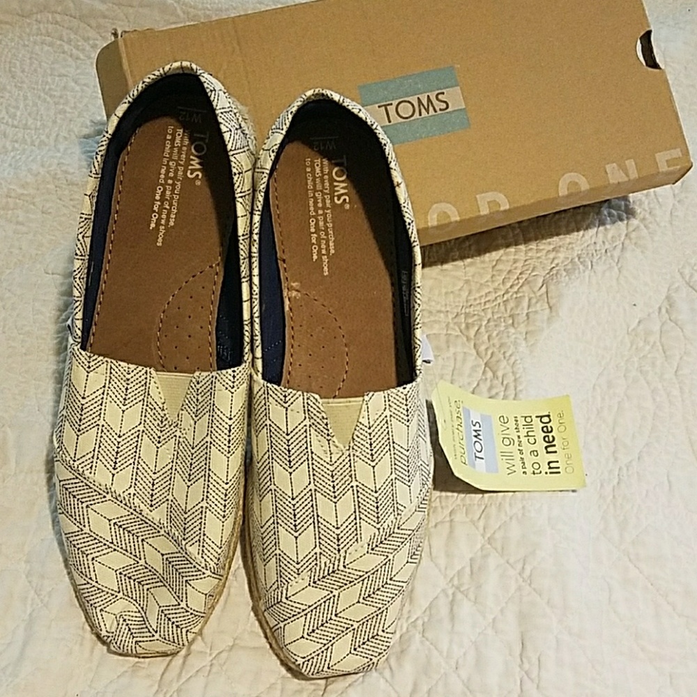 Tom's shoes never worn.