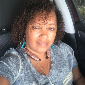 Meet your Posher, Denise