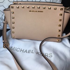 Michael kors studded cross body purse in blush