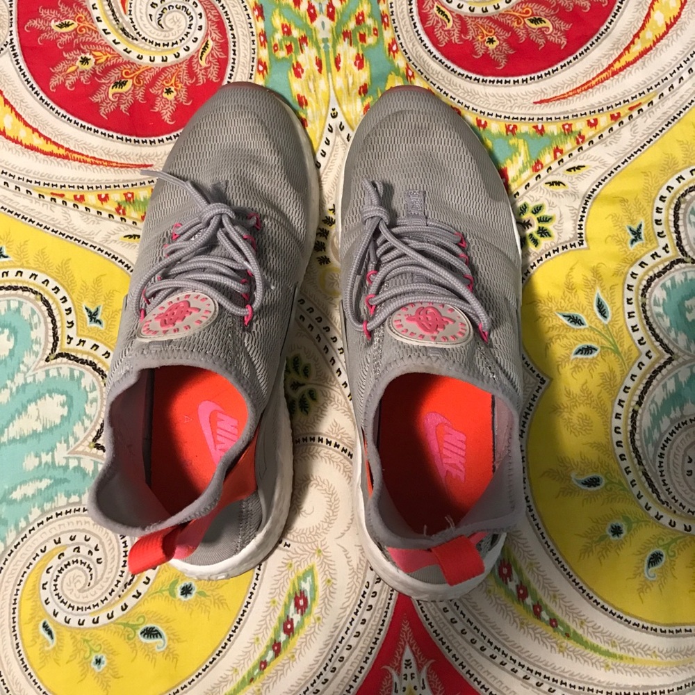 Women's Huarahces size 8.5