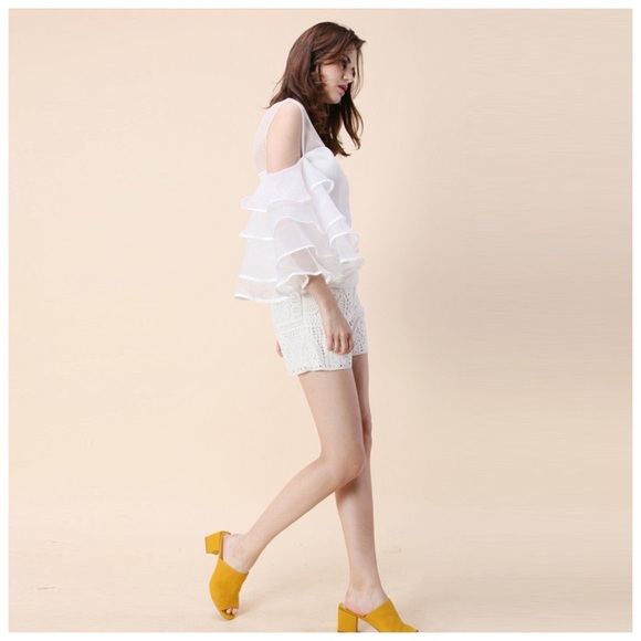 🎁 White Layered Tulle Side Sleeve Top - Picture 5 of 8