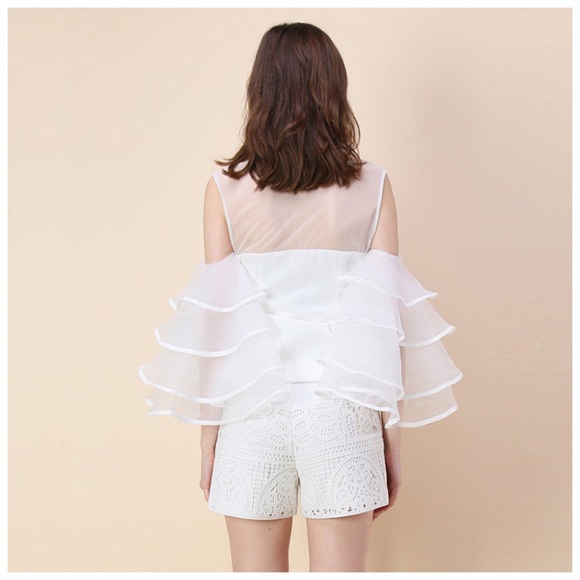 🎁 White Layered Tulle Side Sleeve Top - Picture 6 of 8