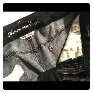 Size 6 American Eagle skinny jegging dark wash.