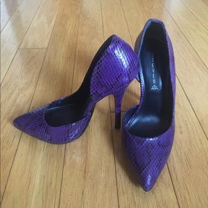 Steve Madden purple snakeskin pumps
