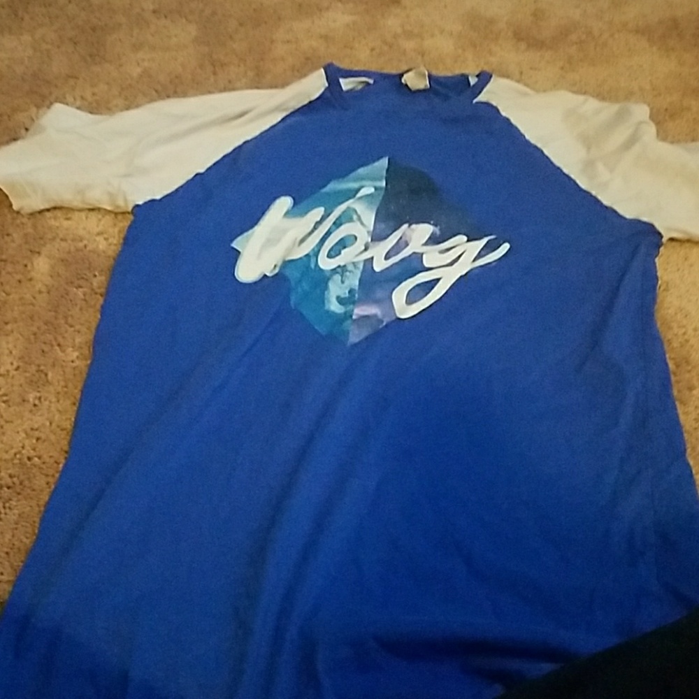 "Wavy" graphic tee