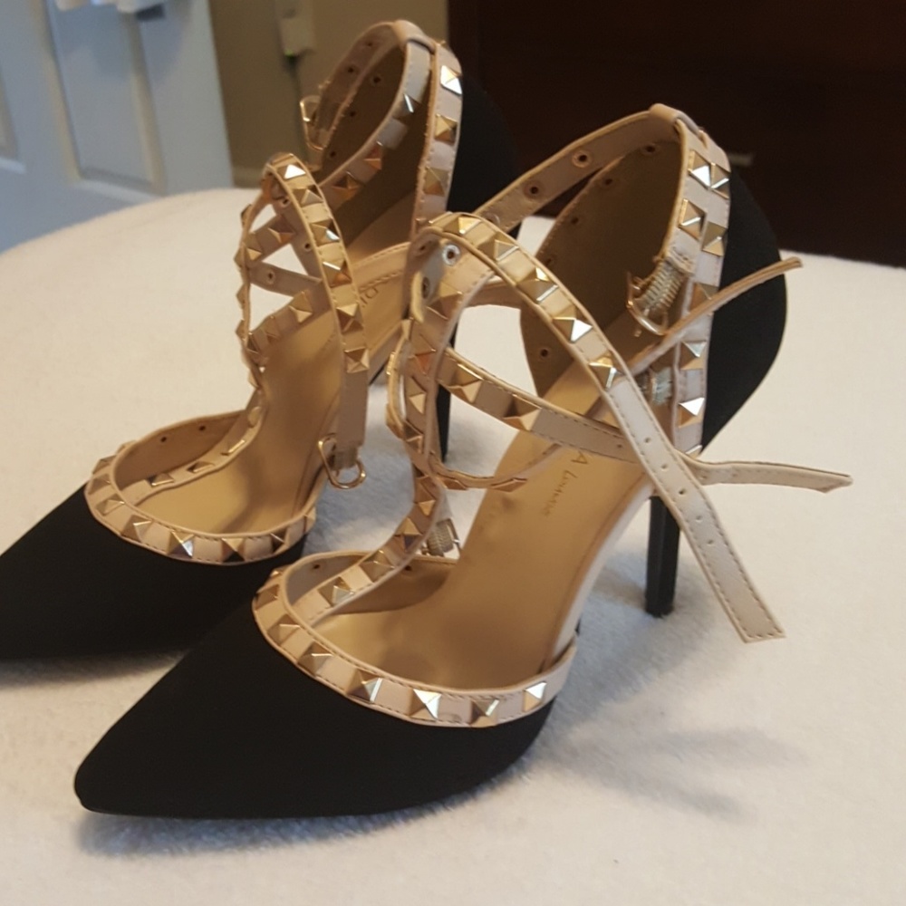 Shoes - Picture 4 of 4