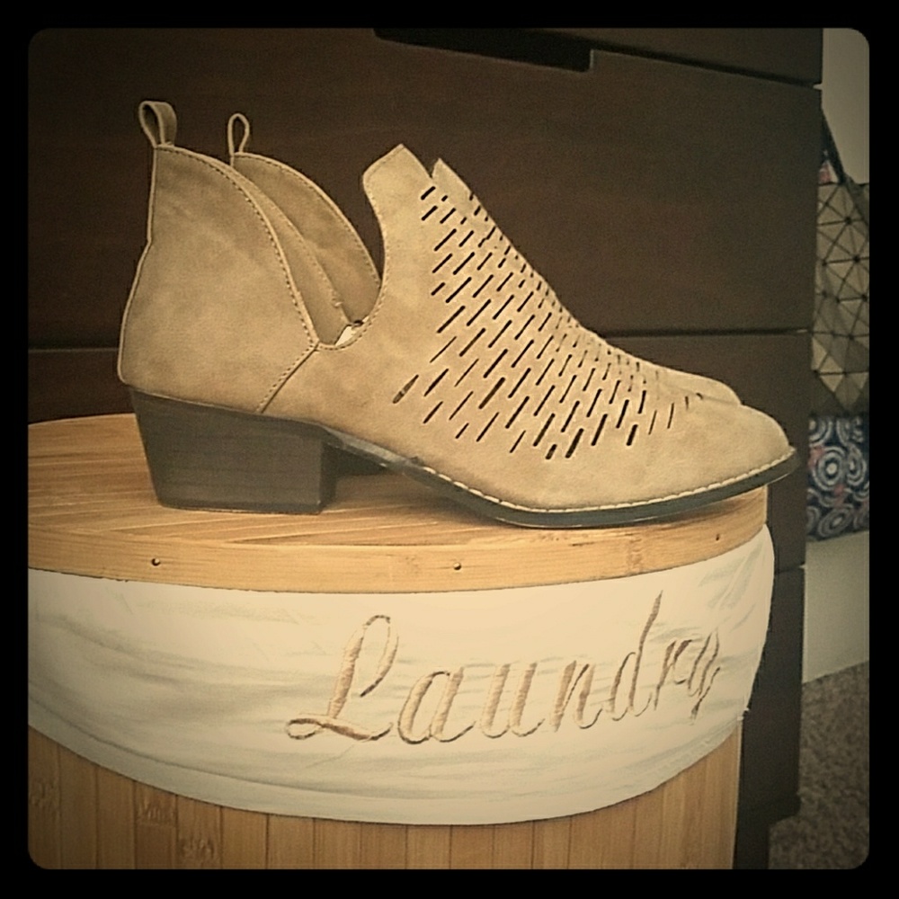 Ladies shoes