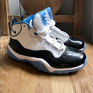 Nike Air Zoom Shoe (size 5.5 boys, 6.5 women's)