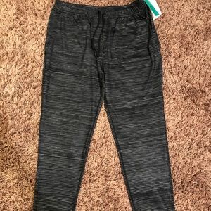 Lululemon Jet Crop Slim - Size 8!