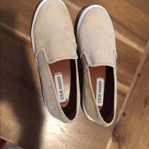 steve madden slip ons size 6.5