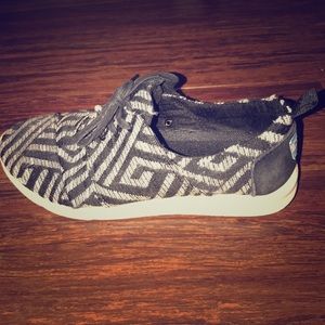 Black and White Zigzag Toms Sneakers