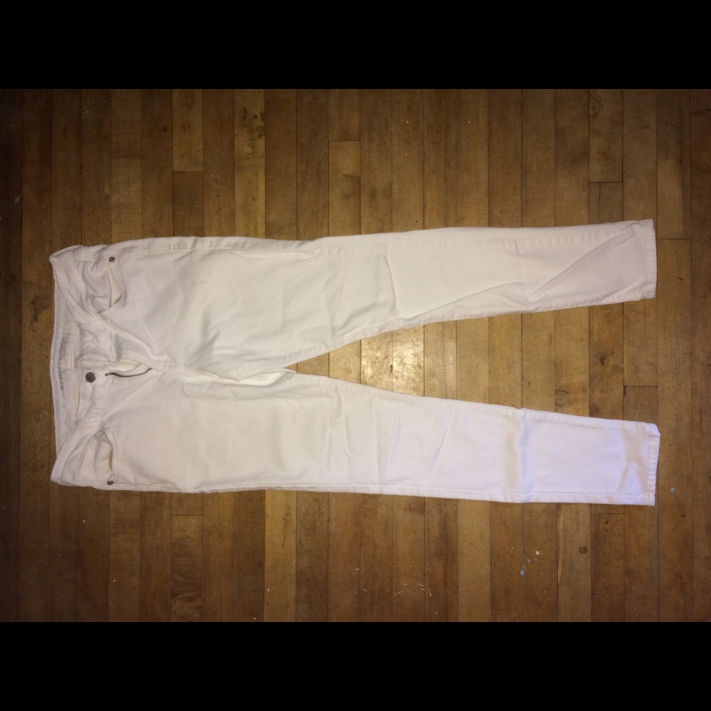 White skinny jeans