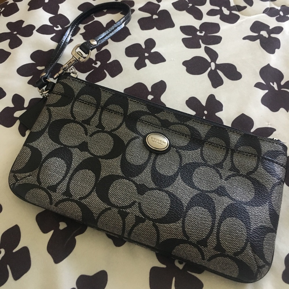 Coach wristlet! Leather. Black & gray.