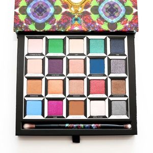 Urban decay Alice through the looking glass pallet