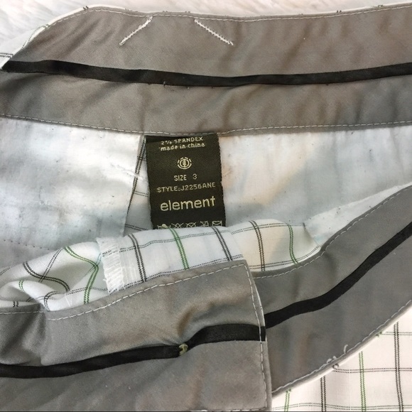 SOLD 💚 element // white plaid check shorts - Picture 4 of 5