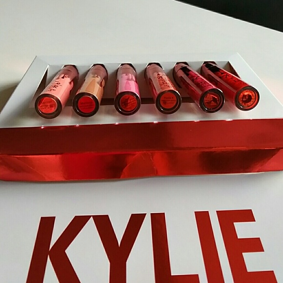 Kylie Matte Liquid Lipstick - Picture 2 of 5