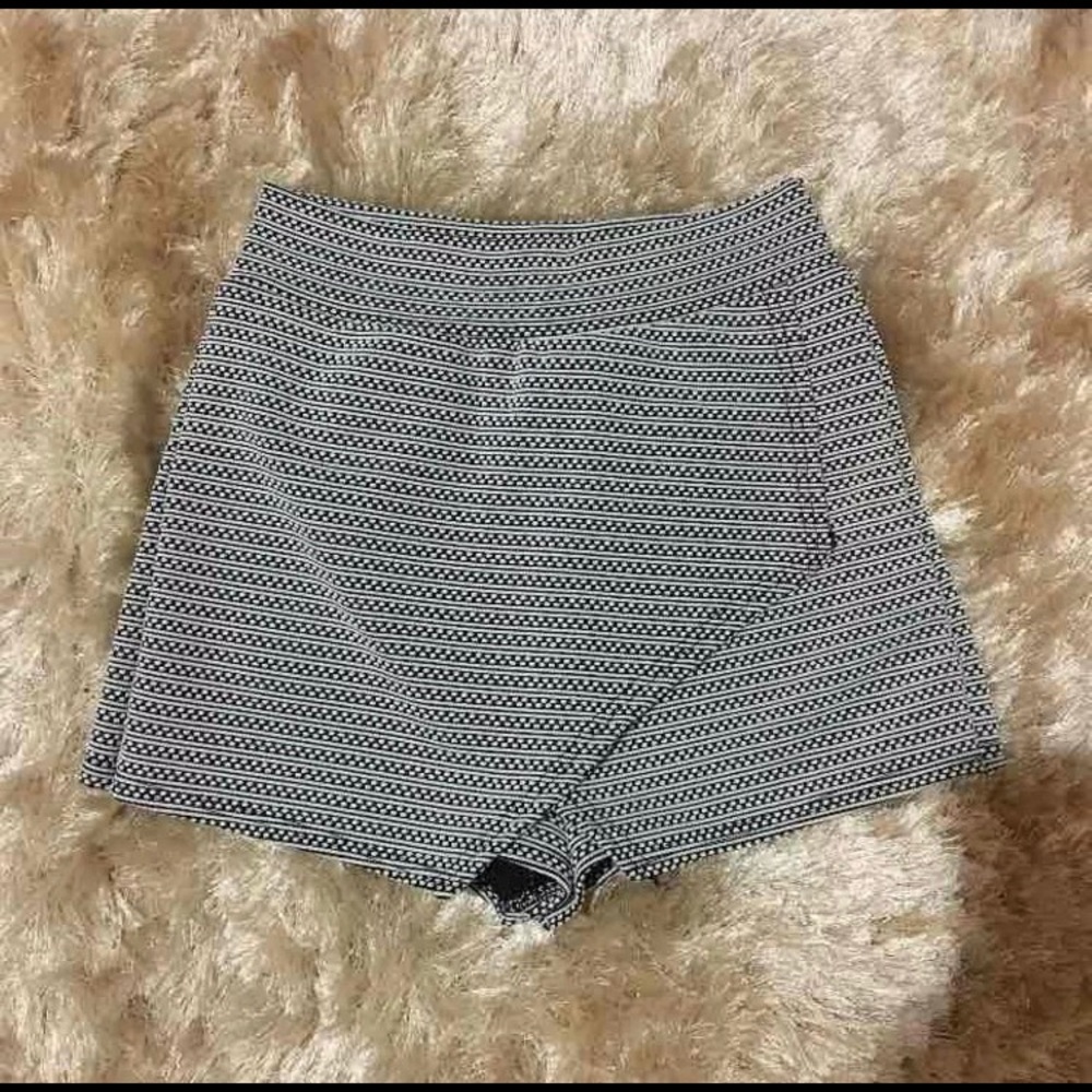 Black and white skort