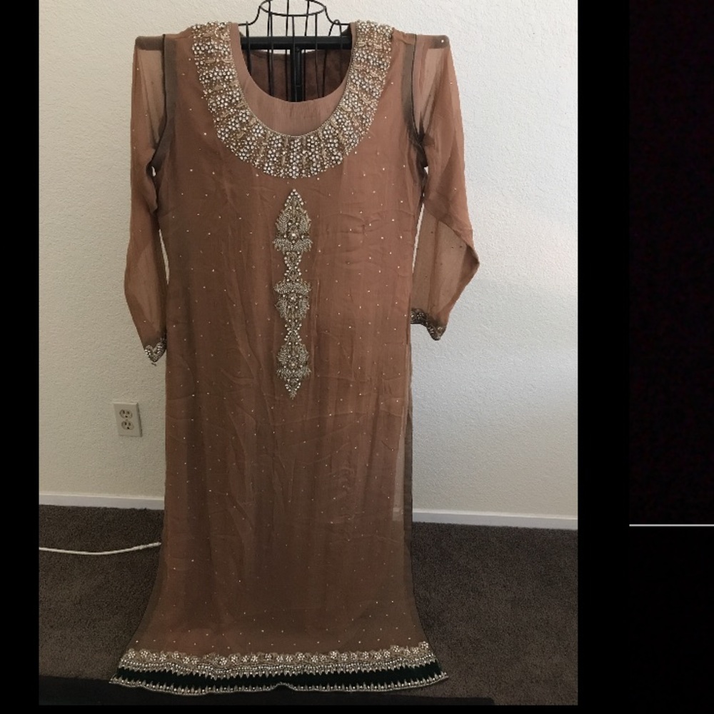 Pakistani shalwar kameez