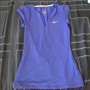 Short sleeve Nike tennis top