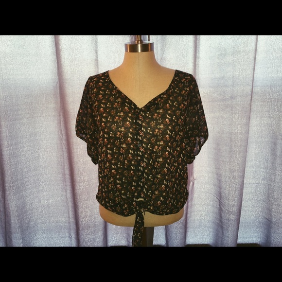 Floral button up top - Picture 1 of 1