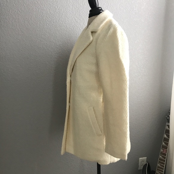 Exclusive Cream Warm Coat - Picture 2 of 8