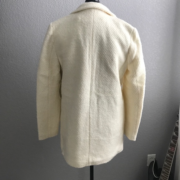 Exclusive Cream Warm Coat - Picture 3 of 8