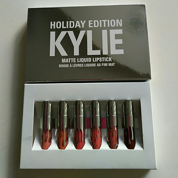 Kylie Holiday Edition - Picture 1 of 5