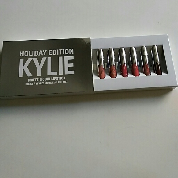 Kylie Holiday Edition - Picture 4 of 5