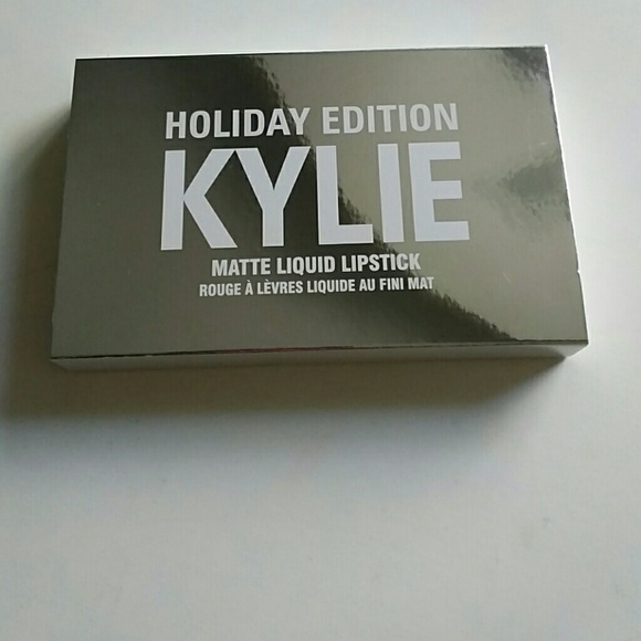 Kylie Holiday Edition - Picture 5 of 5