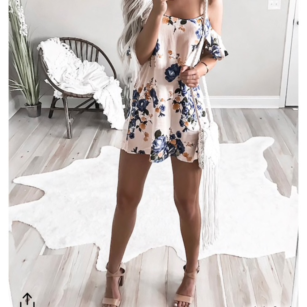 Open shoulder floral mini dress