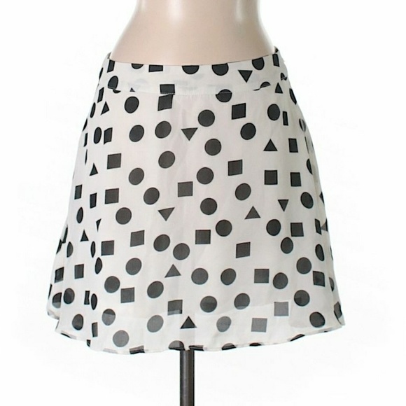 3/$30 LF XS & S Black White Dot Geometric Skirt - Picture 4 of 5