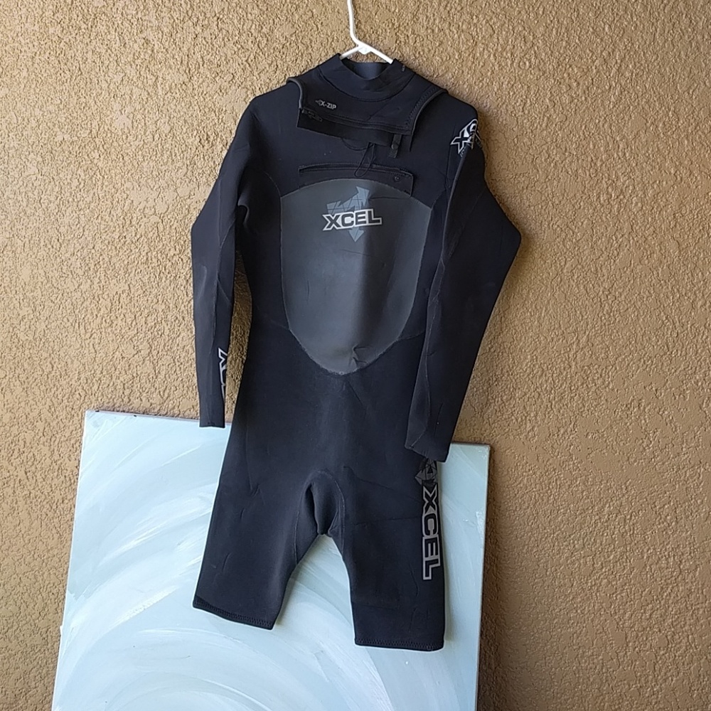 Men's long arm spring suit. 2 mm chest zip