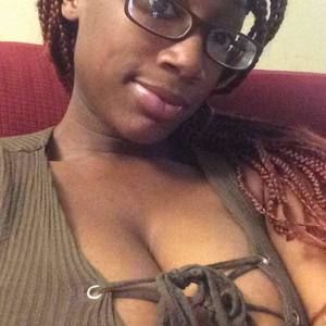 Meet your Posher, Latoya