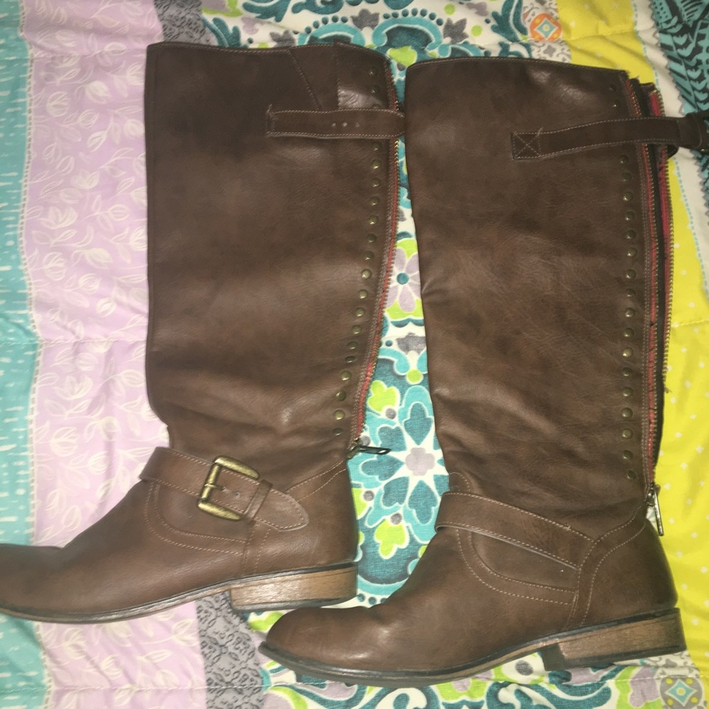 women's studded buckle detail boot
