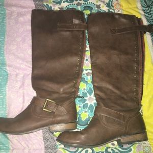 women's studded buckle detail boot