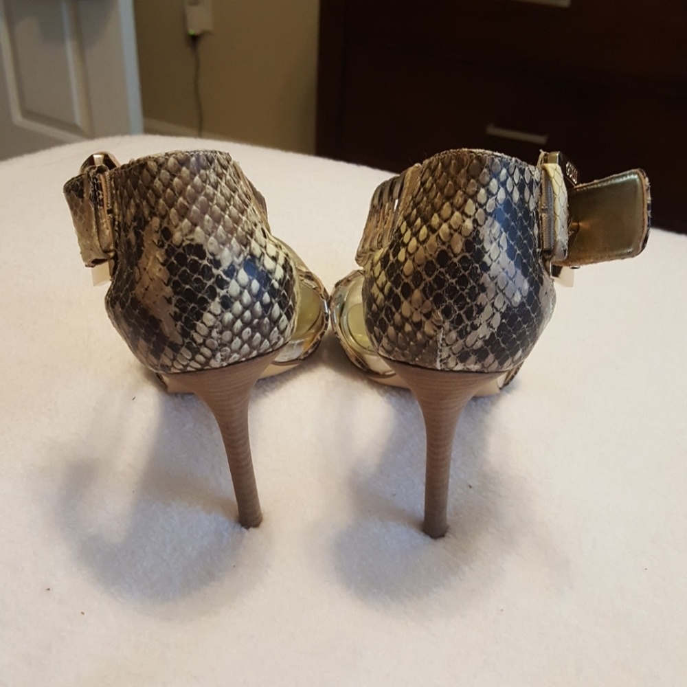 Shoes - Picture 3 of 4