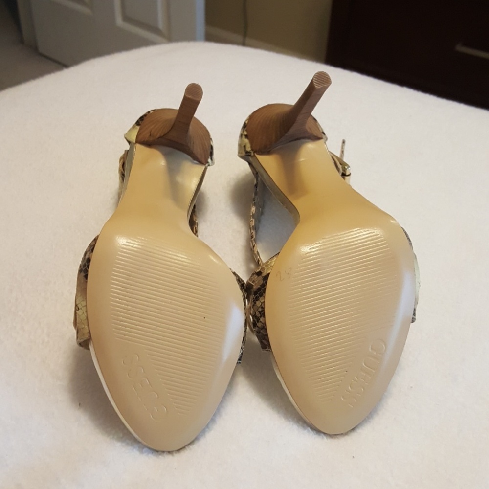Shoes - Picture 4 of 4