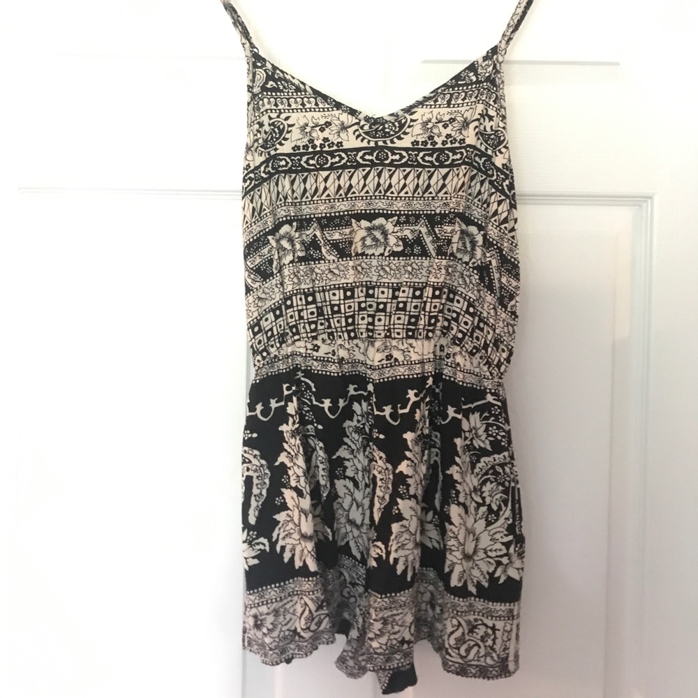 Black and creme Romper with Pockets!
