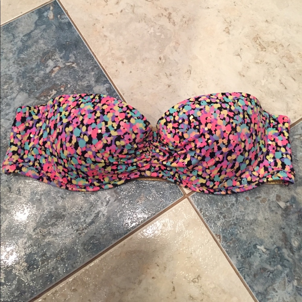 Strapless bikini top