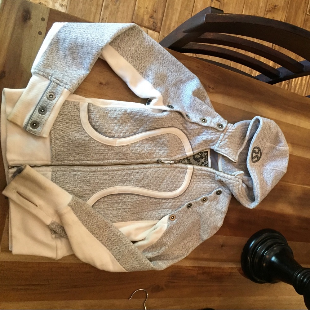 RARE LULULEMON JACKET SIZE 4