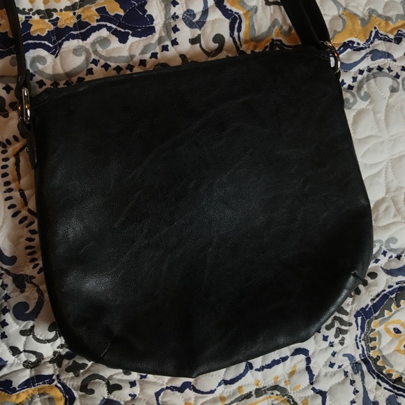 Black Crossbody from Relic - Picture 4 of 8