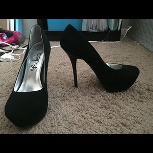 Size 9 black stiletto pumps