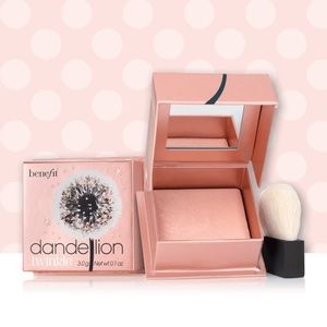 ✨Benefit Cosmetics soft pink highlighter✨