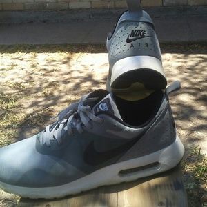 Nike AirMax Tavas Size 9.5
