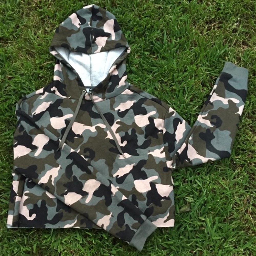 H&M Camouflage Crop Top Sweatshirt